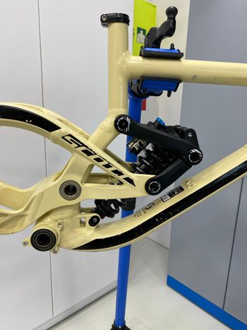 Used Scott Gambler 720 2019 Frameset 2019 Mountainbike — image 6 of 8