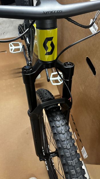 Used Scott Spark ST 900 Tuned TR 2024 2024 Mountainbike, Black, 29 — image 10 of 14