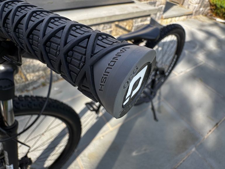 Used Trek Marlin 5 2020 2020 Mountainbike, Black, 27.5, 29 — image 3 of 10