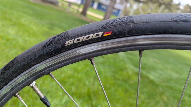 Used Trek Vintage Trek 2200 Carbon Road Bike – Shimano 105 – GP5000 Tires – 58cm 1998 Road & Gravel, Light Gray — image 10 of 14