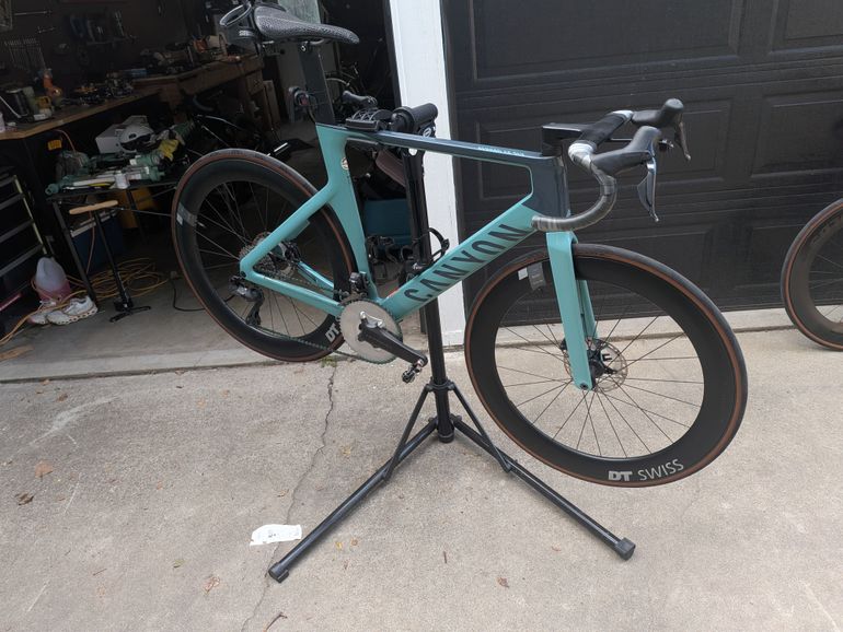 Used Canyon Aeroad CF SLX 8 Di2 2023 2023 Road & Gravel, Green — image 3 of 6