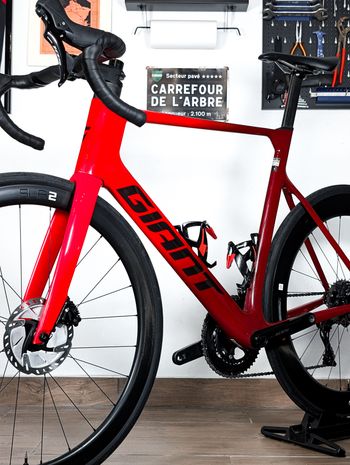 Used Giant Propel Advanced 2 2024 2024 Road & Gravel, Red — image 5 of 24