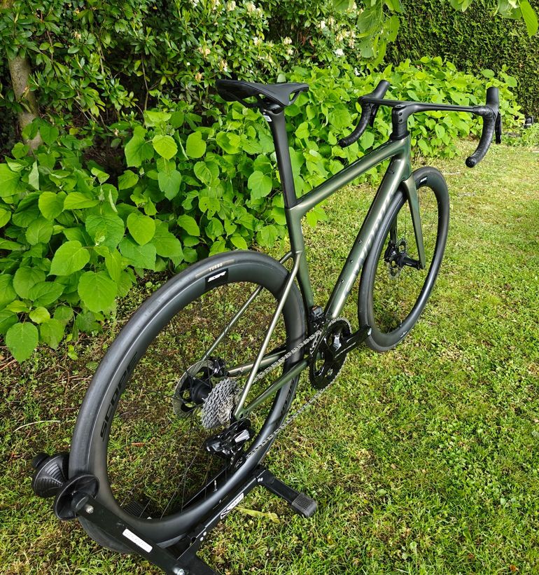 Used Specialized S-Works Tarmac SL8 - Shimano Dura-Ace Di2 2026 2026 Road & Gravel, Green — image 3 of 8