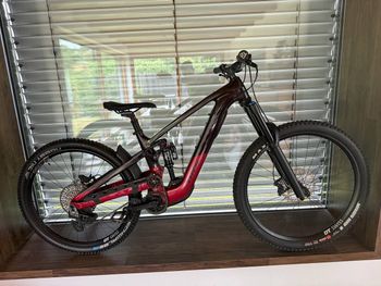 Used Trek Slash+ 9.7 SLX/XT 2025 2025 Mountainbike, Red, 27.5, 29 — image 2 of 20