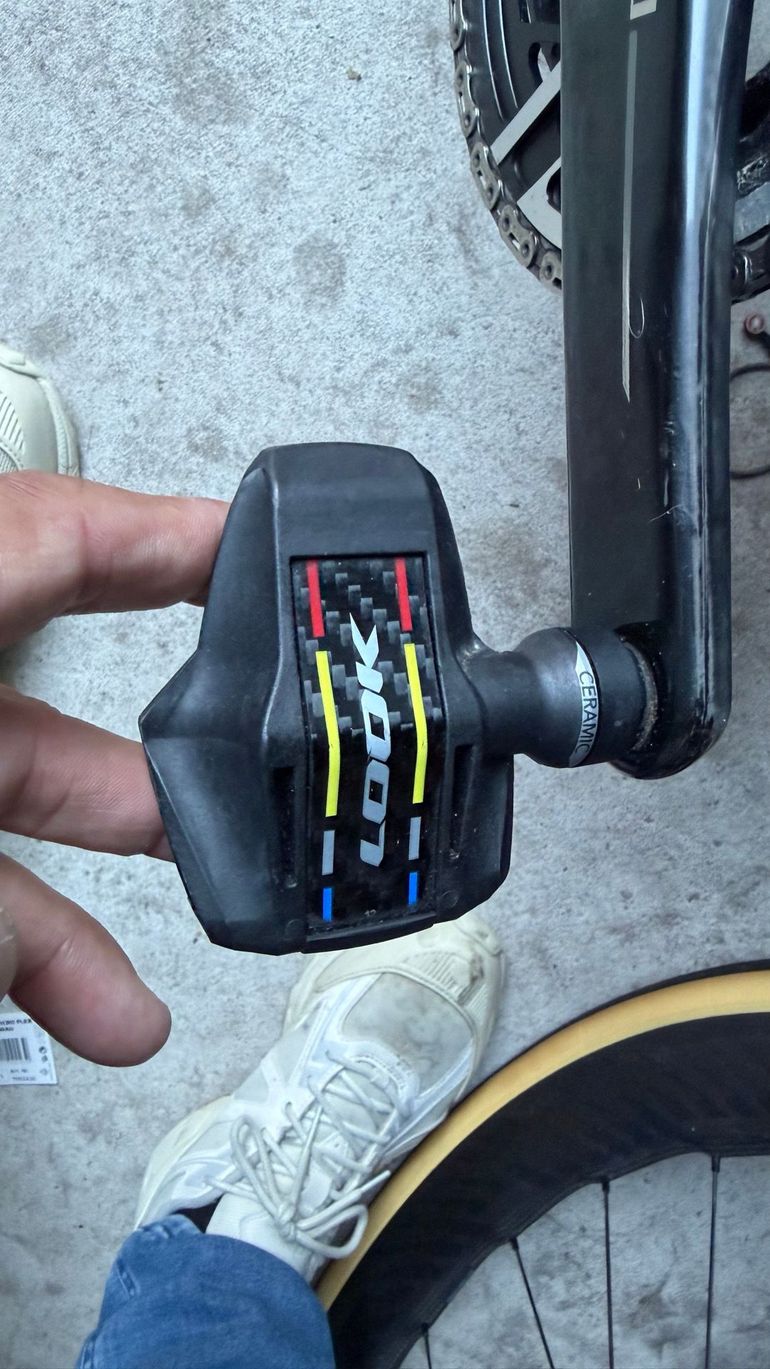 Used Canyon Aeroad CFR AXS 2025 2025 Road & Gravel, Black — image 7 of 7