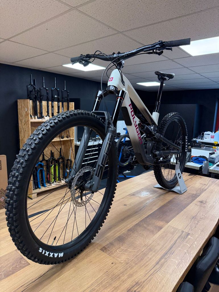 Used Polygon Collosus Shimano SLX 2026 Mountainbike, Light Gray — image 6 of 12