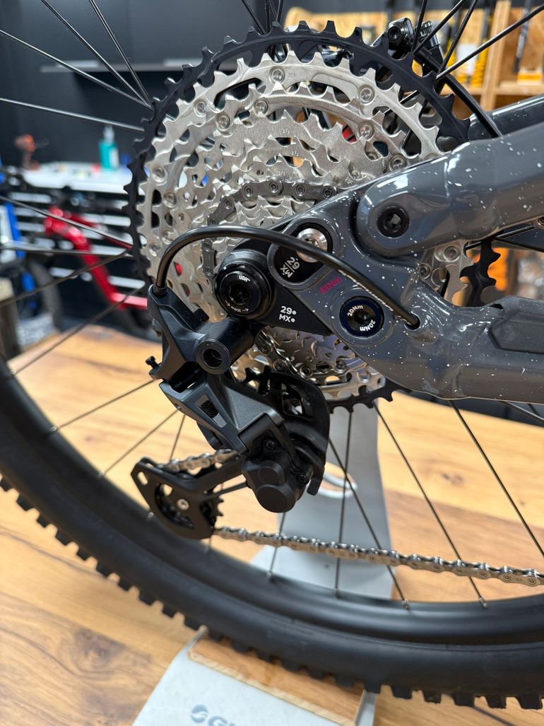 Used Polygon Collosus Shimano SLX 2026 Mountainbike, Light Gray — image 12 of 12