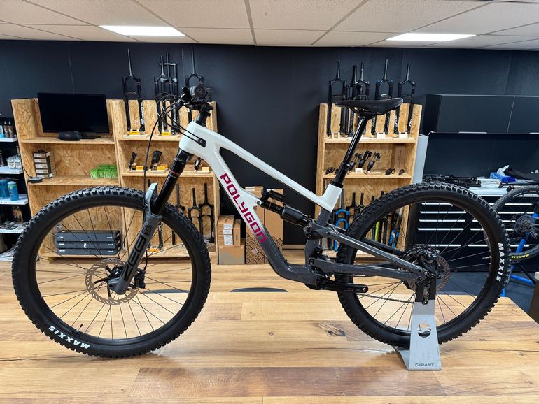 Used Polygon Collosus Shimano SLX 2026 Mountainbike, Light Gray — image 2 of 12