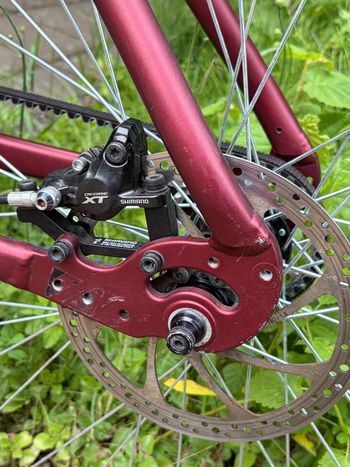 Used Santos Travelmaster 3+ | Pinion P1.18 | Gates Riemen – DEFEKT / FÜR BASTLER Santos Travelmaster 3+ | Pinion P1.18 | Gates Riemen – DEFEKT / FÜR BASTLER Custom Shimano Deore XT 2024 Road & Gravel, Red — image 5 of 30