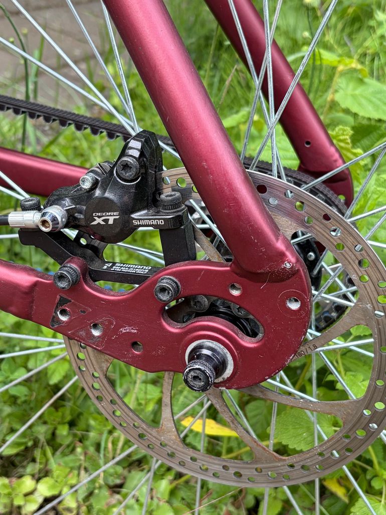 Used Santos Travelmaster 3+ | Pinion P1.18 | Gates Riemen – DEFEKT / FÜR BASTLER Santos Travelmaster 3+ | Pinion P1.18 | Gates Riemen – DEFEKT / FÜR BASTLER Custom Shimano Deore XT 2024 Road & Gravel, Red — image 5 of 30