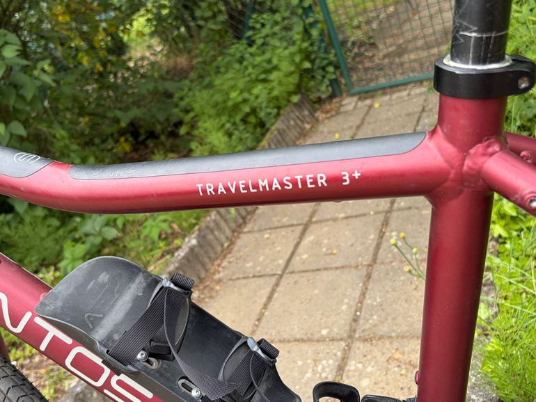 Used Santos Travelmaster 3+ | Pinion P1.18 | Gates Riemen – DEFEKT / FÜR BASTLER Santos Travelmaster 3+ | Pinion P1.18 | Gates Riemen – DEFEKT / FÜR BASTLER Custom Shimano Deore XT 2024 Road & Gravel, Red — image 10 of 30