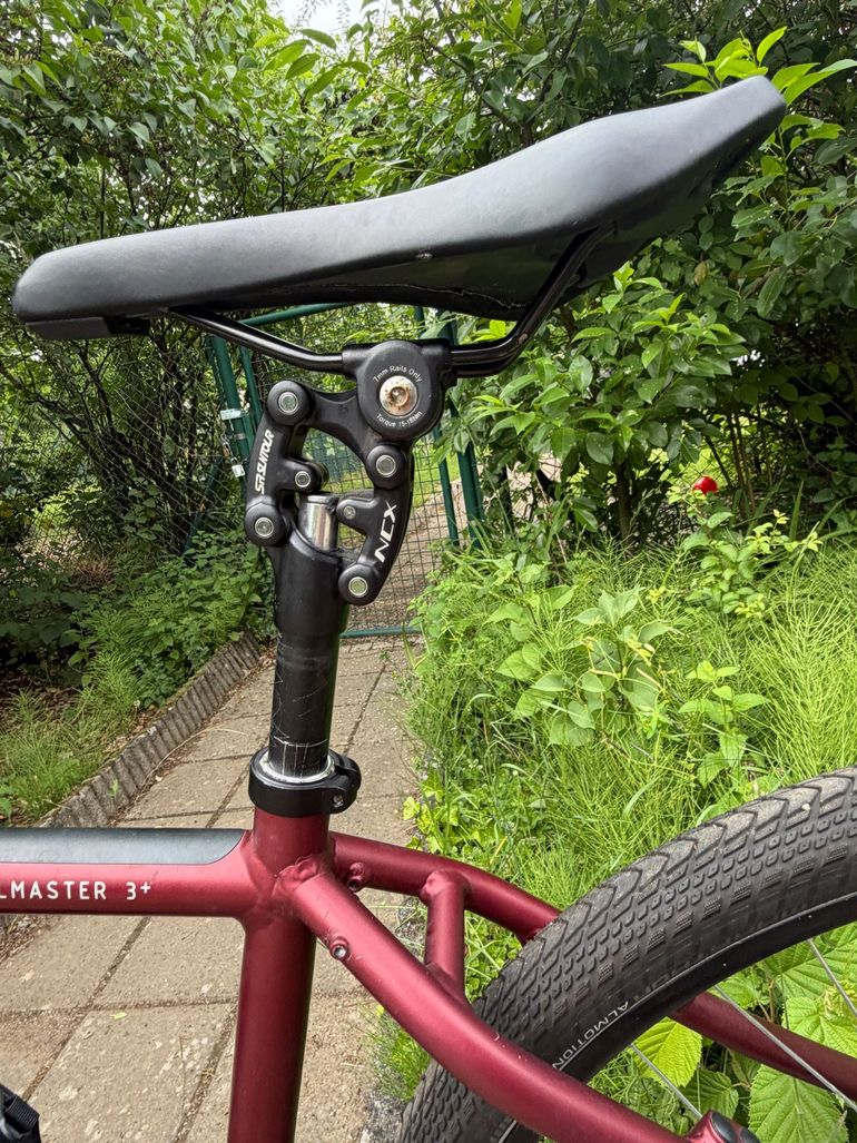 Used Santos Travelmaster 3+ | Pinion P1.18 | Gates Riemen – DEFEKT / FÜR BASTLER Santos Travelmaster 3+ | Pinion P1.18 | Gates Riemen – DEFEKT / FÜR BASTLER Custom Shimano Deore XT 2024 Road & Gravel, Red — image 17 of 30
