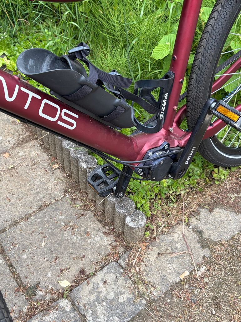 Used Santos Travelmaster 3+ | Pinion P1.18 | Gates Riemen – DEFEKT / FÜR BASTLER Santos Travelmaster 3+ | Pinion P1.18 | Gates Riemen – DEFEKT / FÜR BASTLER Custom Shimano Deore XT 2024 Road & Gravel, Red — image 11 of 30