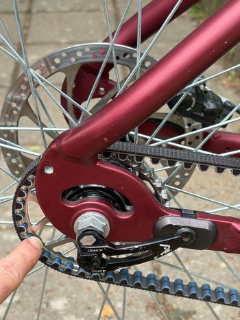 Used Santos Travelmaster 3+ | Pinion P1.18 | Gates Riemen – DEFEKT / FÜR BASTLER Santos Travelmaster 3+ | Pinion P1.18 | Gates Riemen – DEFEKT / FÜR BASTLER Custom Shimano Deore XT 2024 Road & Gravel, Red — image 14 of 30