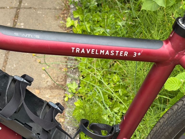 Used Santos Travelmaster 3+ | Pinion P1.18 | Gates Riemen – DEFEKT / FÜR BASTLER Santos Travelmaster 3+ | Pinion P1.18 | Gates Riemen – DEFEKT / FÜR BASTLER Custom Shimano Deore XT 2024 Road & Gravel, Red — image 13 of 30