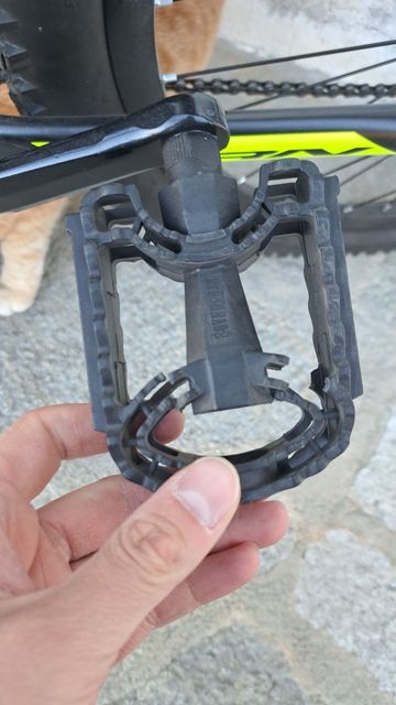 Used CRN Custom Shimano Altus 2022 Mountainbike, Black — image 9 of 9