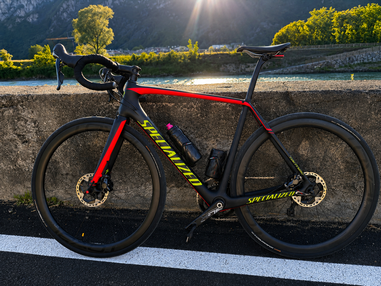 Used Specialized Tarmac Expert Disc Race 2016 2016 Road & Gravel, Black — image 1 of 4