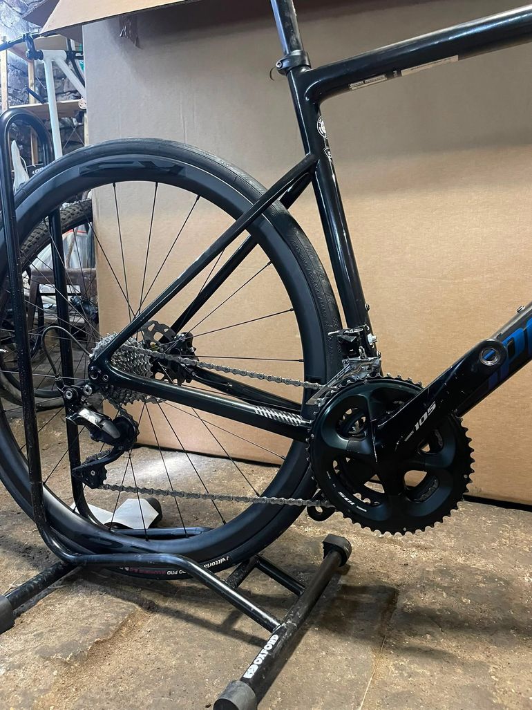 Specialized Tarmac SL6 Sport 2021 2021 Road & Gravel d'occasion — image 2 sur 6