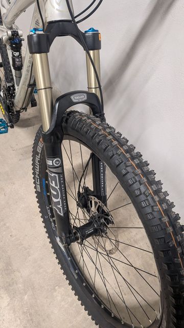 Used Ghost AMR Shimano Deore XT 2013 Mountainbike, Light Gray — image 8 of 16