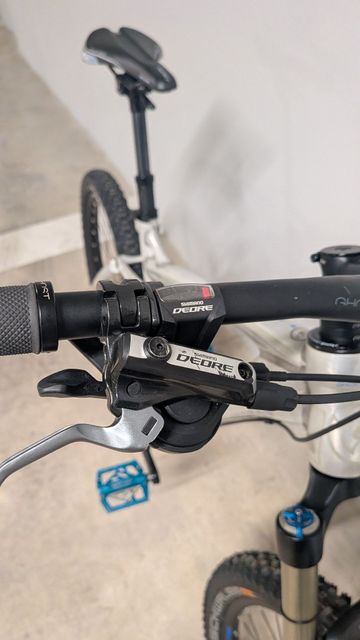 Used Ghost AMR Shimano Deore XT 2013 Mountainbike, Light Gray — image 7 of 16