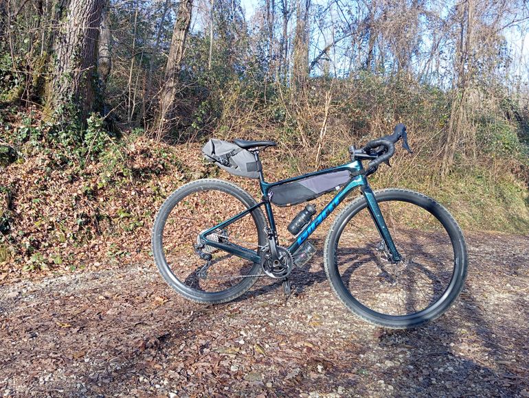 Used Giant Revolt Advanced 2 2022 2022 Road & Gravel, Blue — image 2 of 3