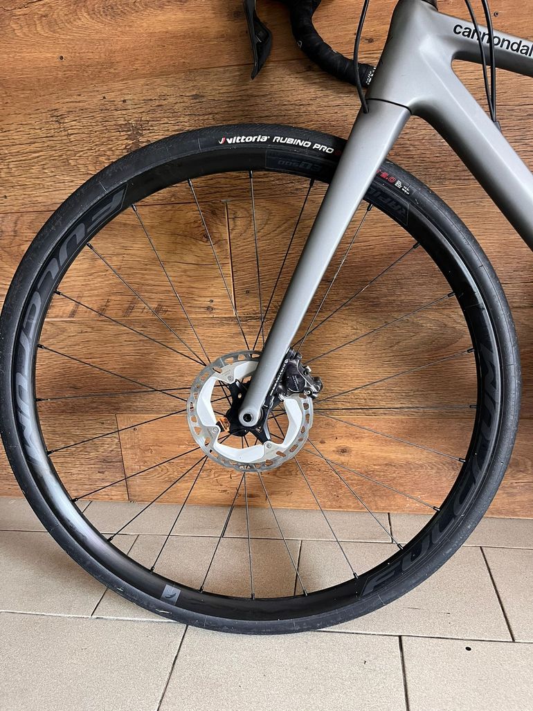 Used Cannondale Cannondale Synapse Carbon 2 RLE Ultegra Di2 ( S ) 2024 Road & Gravel, Light Gray — image 3 of 10