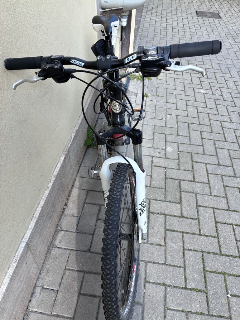 Used Whistle Miwok 1052D 2015 2014 Mountainbike, Black, 26 — image 4 of 14