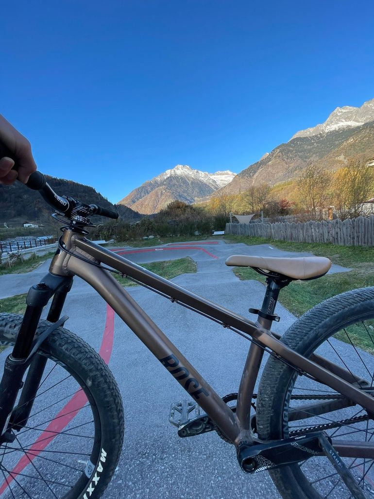 Used Rose THE BRUCE 1 2023 2023 Mountainbike, Black, 26 — image 3 of 6