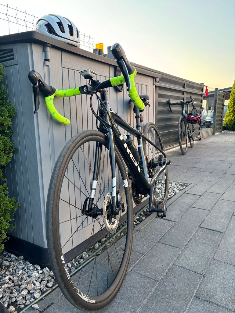 Used Trek Domane S 5 Disc 2017 2017 Road & Gravel, Black — image 1 of 5