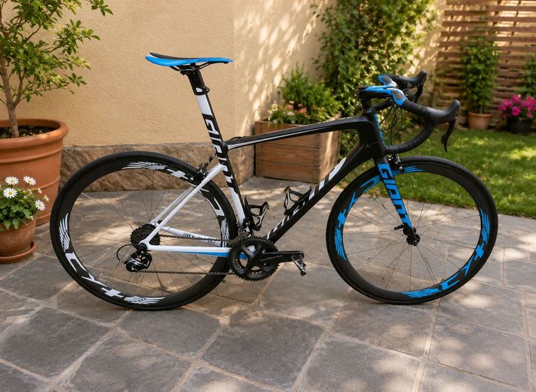 Used Giant TCR Advanced SL 1 2017 2017 Road & Gravel — image 2 of 12