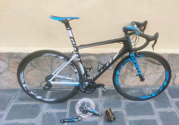 Used Giant TCR Advanced SL 1 2017 2017 Road & Gravel — image 7 of 12