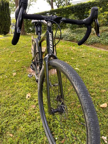 Used Giant Revolt, Advanced 1 2022 2022 Road & Gravel, Green — image 2 of 6
