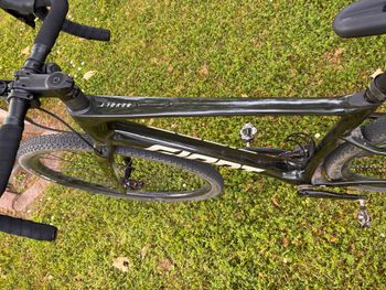 Used Giant Revolt, Advanced 1 2022 2022 Road & Gravel, Green — image 3 of 6