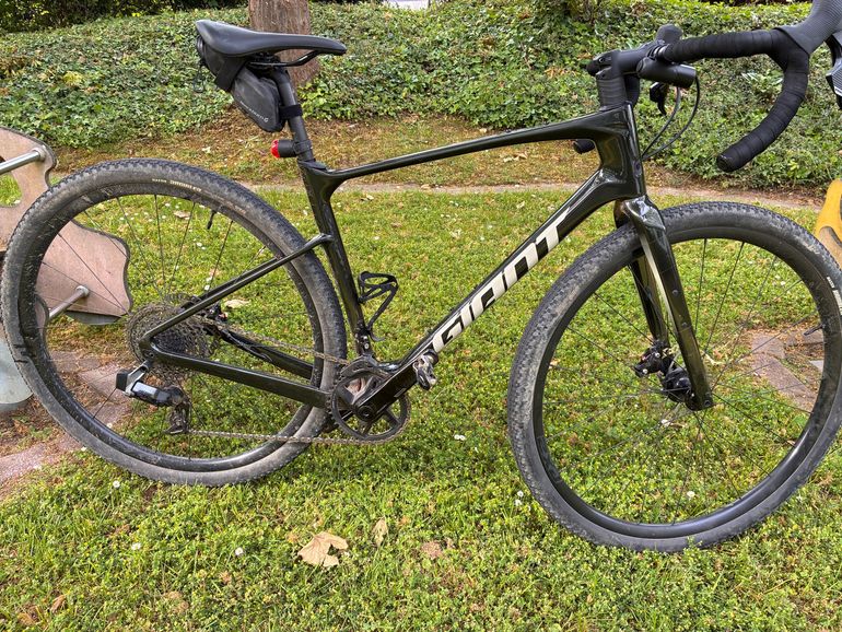 Used Giant Revolt, Advanced 1 2022 2022 Road & Gravel, Green — image 1 of 6