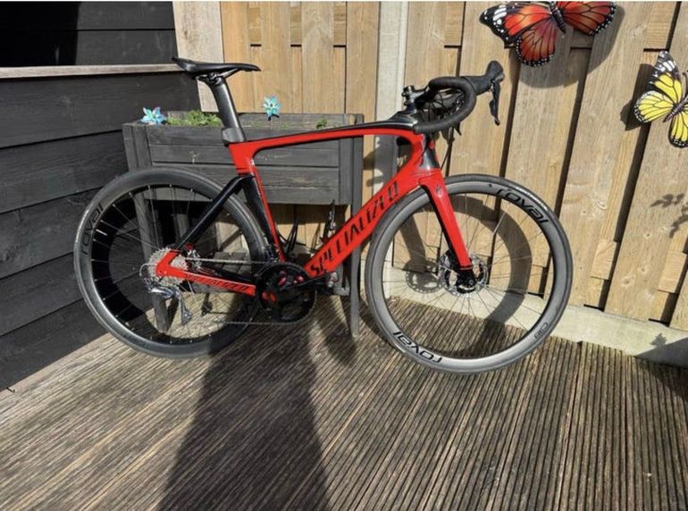 Used Specialized Venge ViAS Expert Disc Ultegra 2017 2017 Road & Gravel, Red — image 1 of 4