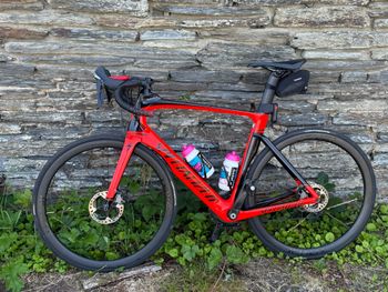 Used Specialized Venge ViAS Expert Disc Ultegra 2017 2017 Road & Gravel, Red — image 4 of 4