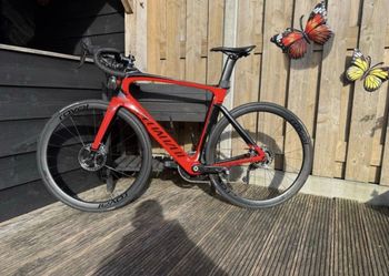 Used Specialized Venge ViAS Expert Disc Ultegra 2017 2017 Road & Gravel, Red — image 2 of 4