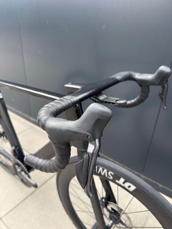 Used Canyon Aeroad CF SLX 8 Di2 2023 2023 Road & Gravel, Black — image 8 of 10