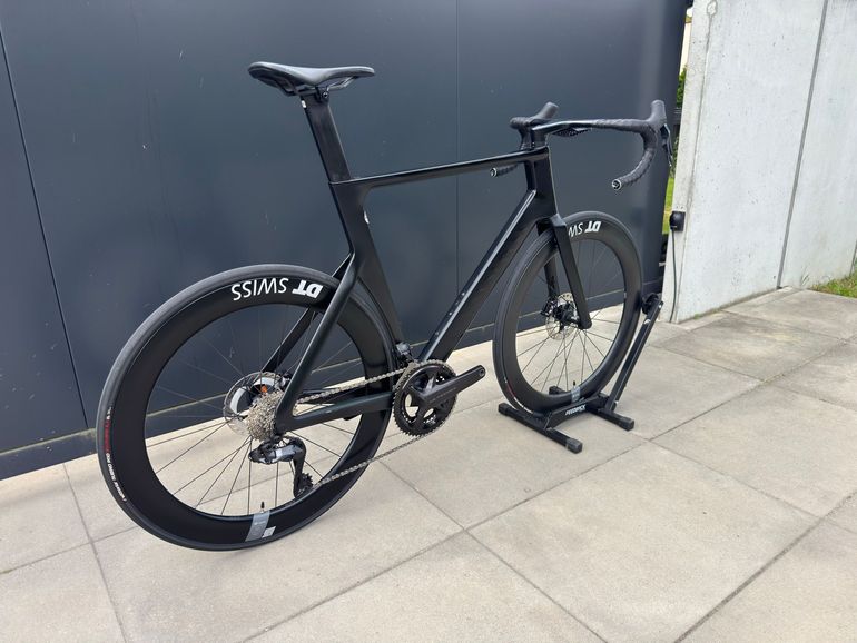 Used Canyon Aeroad CF SLX 8 Di2 2023 2023 Road & Gravel, Black — image 2 of 10