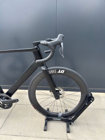 Used Canyon Aeroad CF SLX 8 Di2 2023 2023 Road & Gravel, Black — image 7 of 10