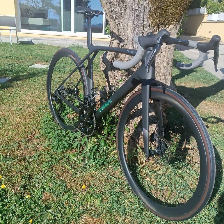 Used Trek Madone SLR 9 Gen 8 2025 2025 Road & Gravel, Black — image 4 of 8