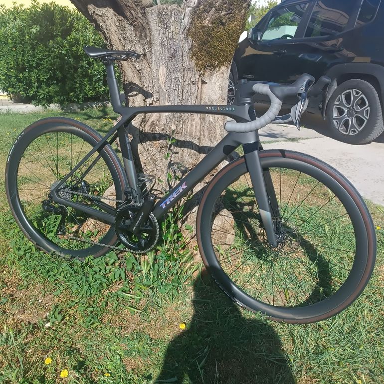 Used Trek Madone SLR 9 Gen 8 2025 2025 Road & Gravel, Black — image 5 of 8