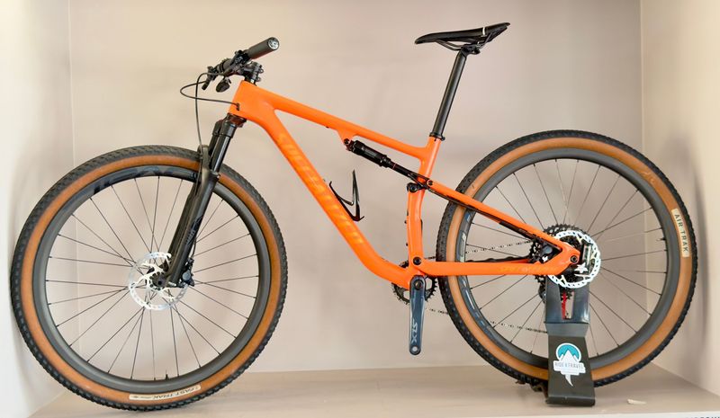 Used Specialized Epic Expert 2021 2021 Mountainbike, Orange, 29 — image 3 of 6