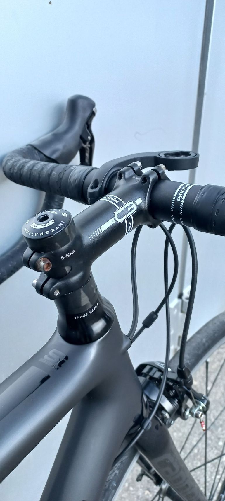 Used Cannondale SuperSix EVO Shimano 105 2018 Road & Gravel — image 9 of 12