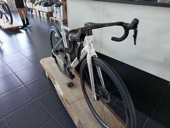 Used Guerciotti Veloce Shimano Dura Ace Di2 2022 Road & Gravel, White — image 2 of 3