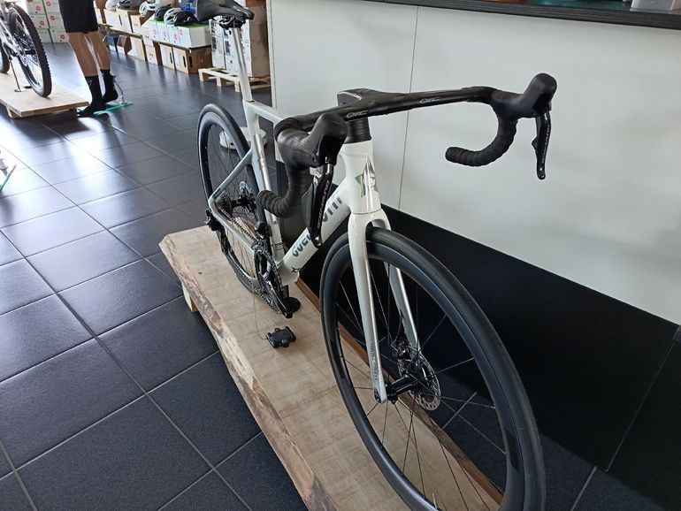 Used Guerciotti Veloce Shimano Dura Ace Di2 2022 Road & Gravel, White — image 2 of 3