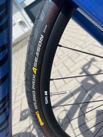 Used Canyon Ultimate CF SL 7 eTap 2023 2023 Road & Gravel — image 7 of 10