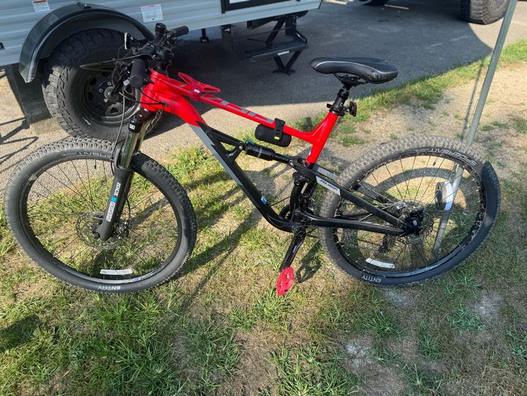 Used Polygon SISKIU D5 2025 2025 Mountainbike, Black, 27.5 — image 1 of 3