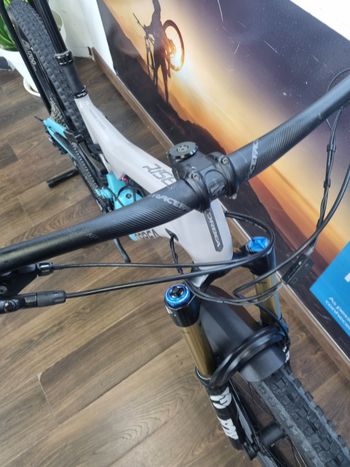 Used Orbea RISE H10 2024 2024 Mountainbike, Light Gray, 29 — image 11 of 13