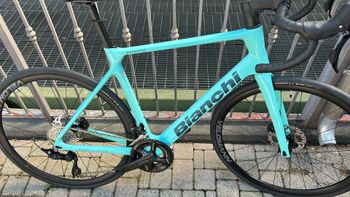 Used Bianchi Infinito 105 Di2 2025 2025 Road & Gravel, Blue — image 3 of 3